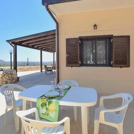Holiday home Cozy In With House A Panoramic View Floridia